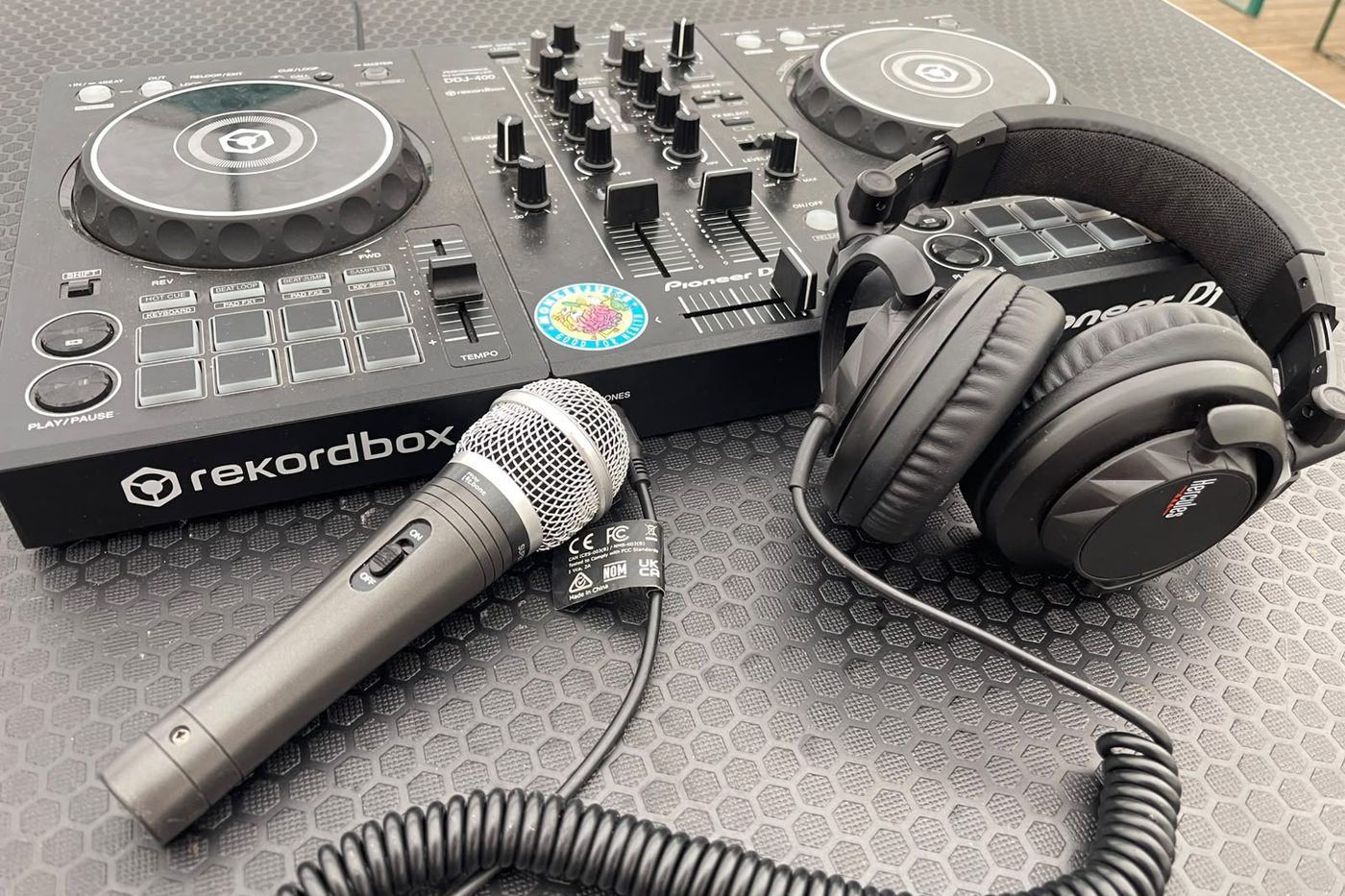 DJ